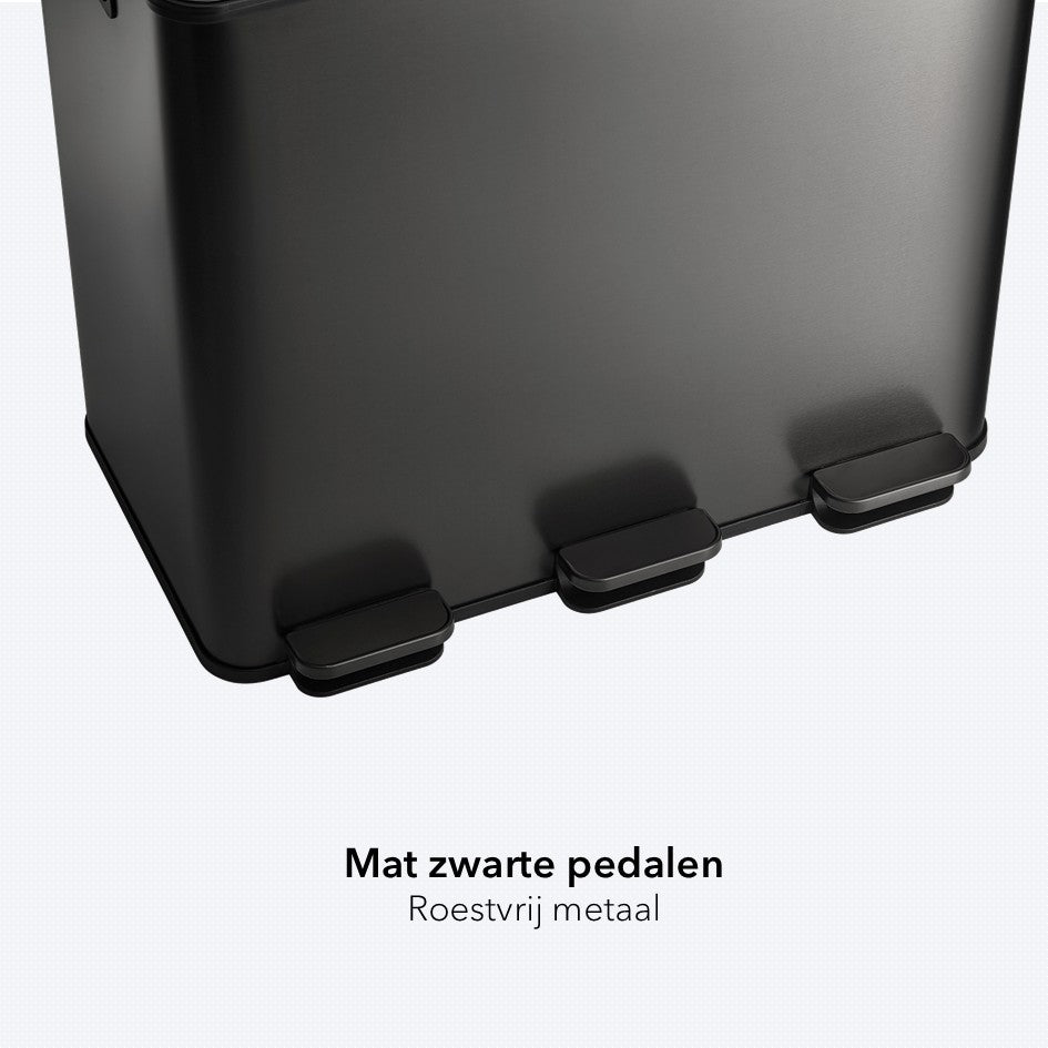 Zwarte pedalen van een vuilnisbak met 3 vakken