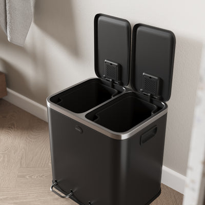 2 geöpende binnenemmers van afvalbak van HÜSQ